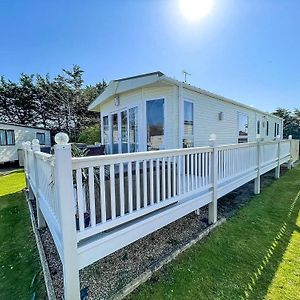 Hotel 6 Berth Caravan With Decking At Cherry Tree Park In Norfolk Ref 70014G Great Yarmouth Exterior photo