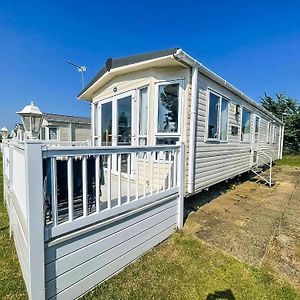 Hotel Lovely Caravan With Decking At Cherry Tree Holiday Park In Norfolk Ref 70528C Great Yarmouth Exterior photo