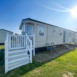 Hotel Dog-Friendly 8 Berth Caravan At Cherry Tree Holiday Park In Norfolk Ref 70363C Great Yarmouth Exterior photo