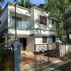 Krishnarpanam 2Bhk Villa In Guruvayoor- Only For Families Guruvāyūr Exterior photo