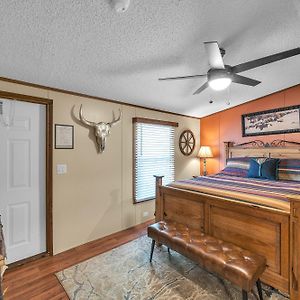 Wild Horses Suite 1 - Lodges At Fossil Creek Hotel Room Kingston Exterior photo