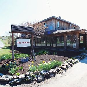 Hotel The Arnold House Livingston Manor Exterior photo