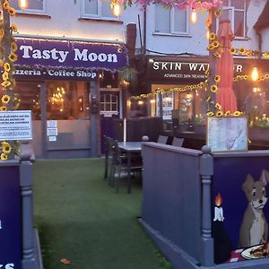 The Tasty Moon Rent Room Beckenham Exterior photo