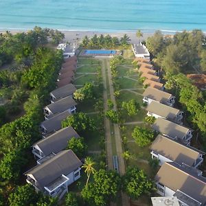 Hotel Uppuveli Beach By Dsk Trincomalee Exterior photo