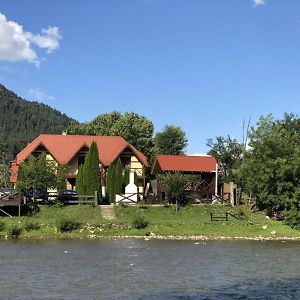 Hotel На Березі Черемошу Werchowyna Exterior photo