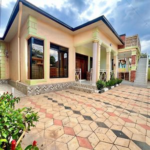 Rwanda Guest House Kanombe, Kigali Exterior photo