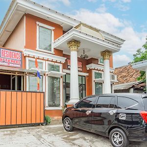 Oyo 94067 The Roy Suite Guest House Bandar Lampung Exterior photo