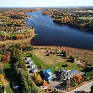 L'Ancrage B&B And Cottages Saint Louis de Kent Exterior photo