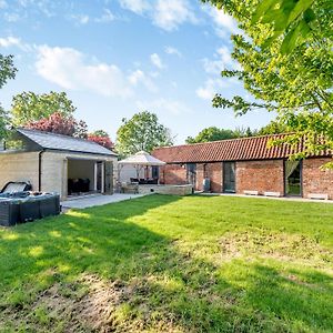 Villa Red Brick Barn - Uk39916 Howell Exterior photo