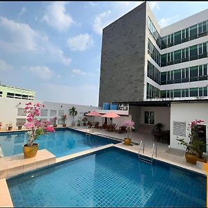 Grand Daira Hotel Palembang Exterior photo