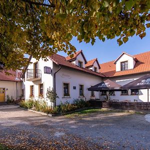 Hotel Penzion Stribrna Lhota Mníšek pod Brdy Exterior photo