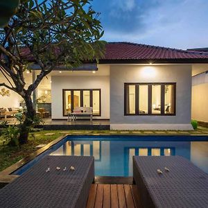 Bens Seminyak Villa Two-Bedroom With Private Swimmingpool Exterior photo