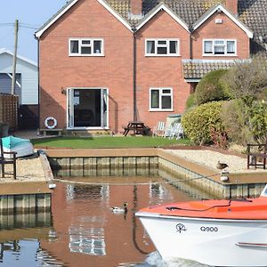 Villa Herons Quay Wroxham Exterior photo