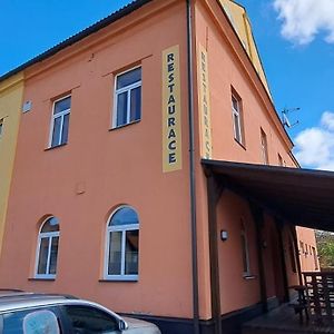 Hotel Hostinske Pokoje Nad Restauraci Kosetice Se Sdilenou Koupelnou A Kuchynkou Pelhřimov Exterior photo