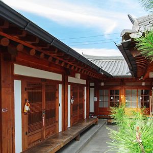 Jeonju Hanok Village Deoksugung Exterior photo