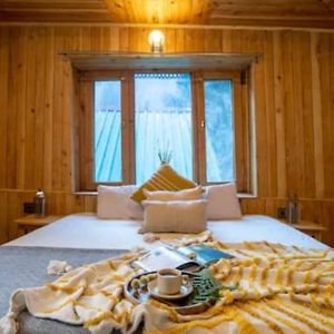 Bed and Breakfast The Cozy Cabin Jibhi Exterior photo