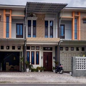 An Nisa Homestay Syariah Mitra Reddoorz Bireuen Exterior photo