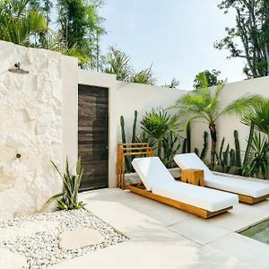 Modern Tropical Villa With Pool In Uluwatu Pecatu Exterior photo