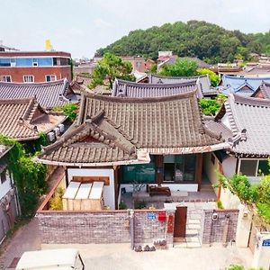 Happiness On Jacuzzi Private Pension Jeonju Exterior photo