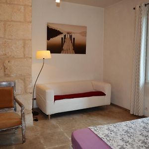 Bed and Breakfast Chambre D Hote Spacieuse Avec Cour Junas Gard Exterior photo