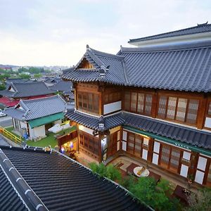 Hotel Millennial Morning Hanok Jeonju Exterior photo