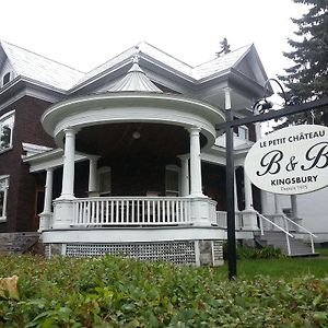 Le Petit Chateau Montebello B&B Exterior photo