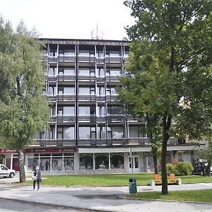 Hotel Grajski Dvor Radovljica Exterior photo