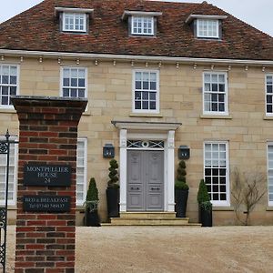 Bed and Breakfast Montpellier House Newport Pagnell Exterior photo