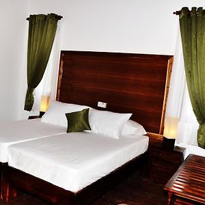 Hotel Naaval - Neithal Batticaloa Room photo