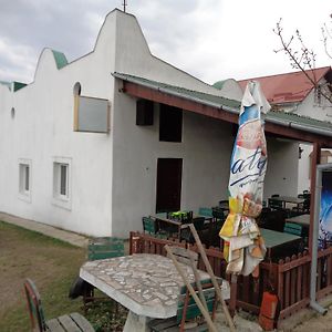 Hotel Gasthaus Enduro Bica Caransebeş Exterior photo