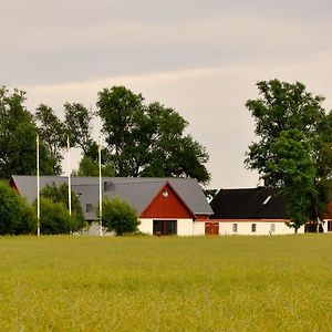 Bed and Breakfast Nils Holgerssongarden Skurup Exterior photo