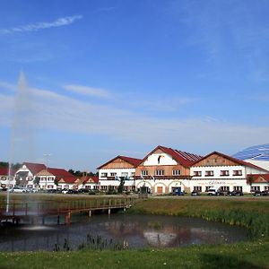 Hotel Hamburg-Wittenburg van der Valk Exterior photo