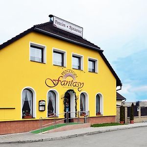 Hotel Penzion Fantasy - Restaurant Lipník nad Bečou Exterior photo