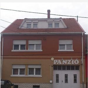 Hotel Napsugar Panzio Vác Exterior photo