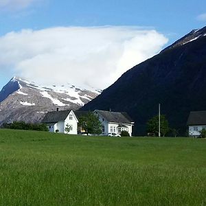 Bed and Breakfast Dønhaug Gjestegard Uskedalen Exterior photo