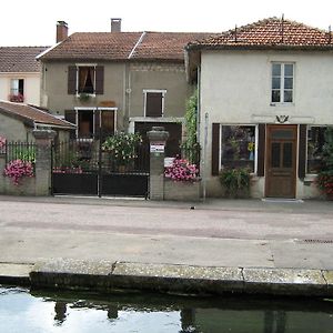 Hotel Chez Monique Doulaincourt-Saucourt Exterior photo