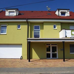 Hotel Pension Kiwi Mikulov Exterior photo