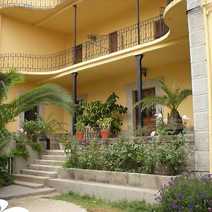 Gasthaus Hostal La Colonial Madrigal de la Vera Exterior photo