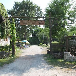 Villa Agriturismo Al Ranch Castello dʼAviano Exterior photo