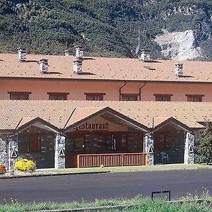 Hotel Relais St Gilles Verrès Exterior photo