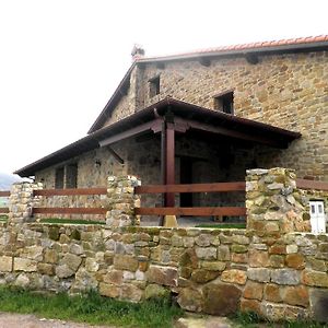 Gasthaus Casa Rural La Charruca Abionzo Exterior photo