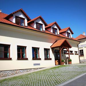 Hotel Penzion U Rudolfů Vlasenice Exterior photo