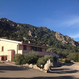 Gasthaus Agriturismo Monte Pino Telti Exterior photo