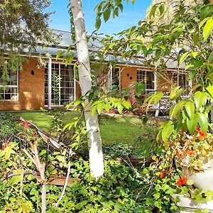 Aparthotel Eliza'S On The Murray Tocumwal Exterior photo