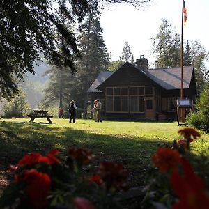 Villa Riviere Petit Saguenay Exterior photo