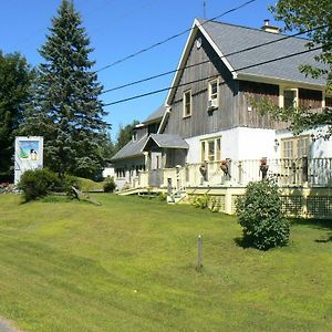 Bed and Breakfast Auberge de la Tour et Spa Magog Exterior photo