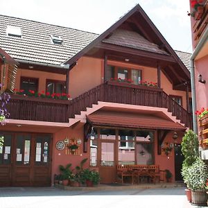 Hotel Sziklakert Panzió -Pensiunea Stone Garden Corund  Exterior photo