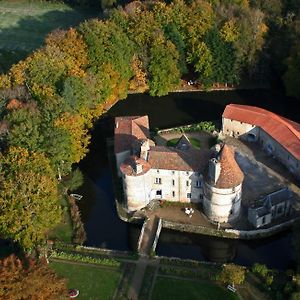 Villa La Loge Du Chateau Saint-Dier-dʼAuvergne Exterior photo