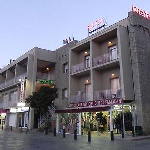 Hotel Puerta De Espana La Jonquera Room photo