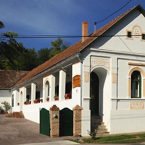 Gasthaus Florian Vendeghaz Villánykövesd Exterior photo